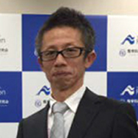 望月 亘 氏